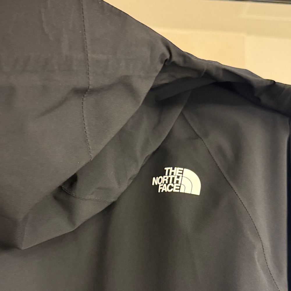 The North Face Men's Black Performance Jacket - Picture 3 of 3